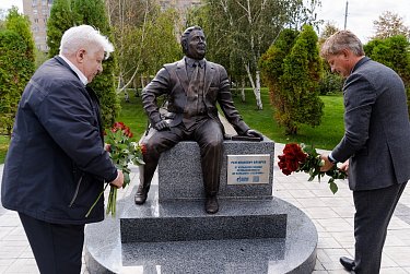 Увековечен в бронзе